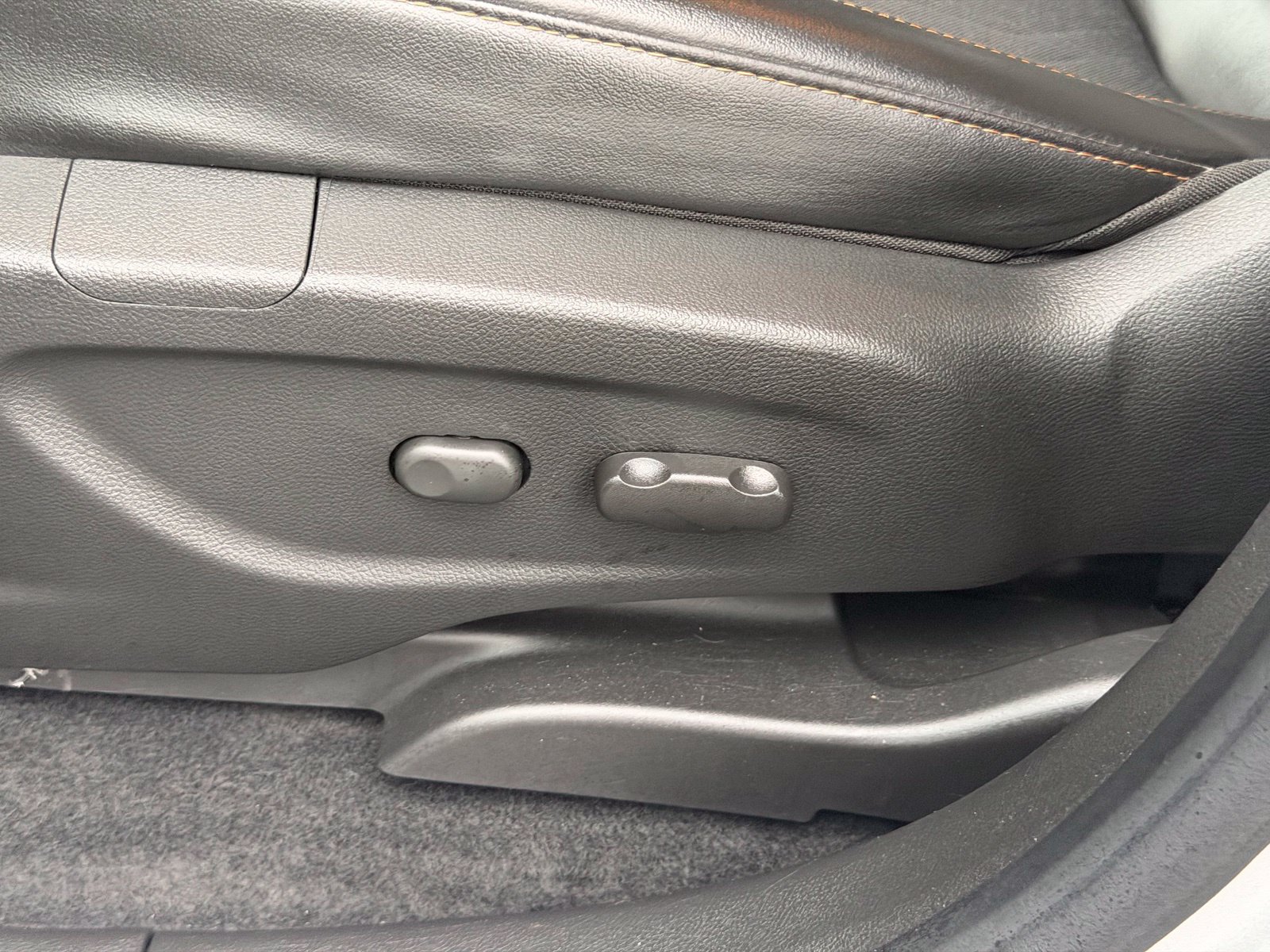 Used 2020 Chevrolet Trax LT w/ LT Convenience Package FWD image 13