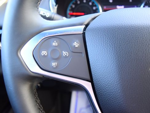 Used 2023 Chevrolet Traverse LT w/ Rear Camera Mirror Package image 20