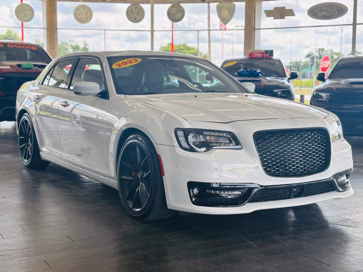 Used 2023 Chrysler 300 C RWD image 4