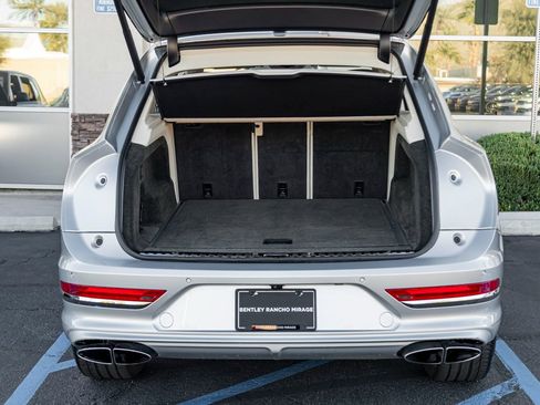 Used 2023 Bentley Bentayga Extended Wheelbase image 25