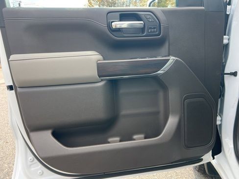 Used 2022 GMC Sierra 1500 SLT w/ X31 Off-Road Package image 11