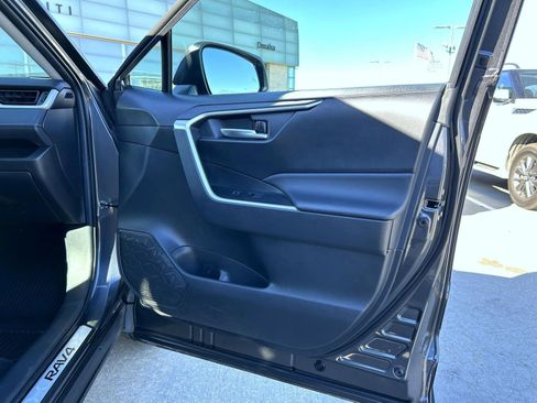 Used 2023 Toyota RAV4 XLE AWD/4WD image 16