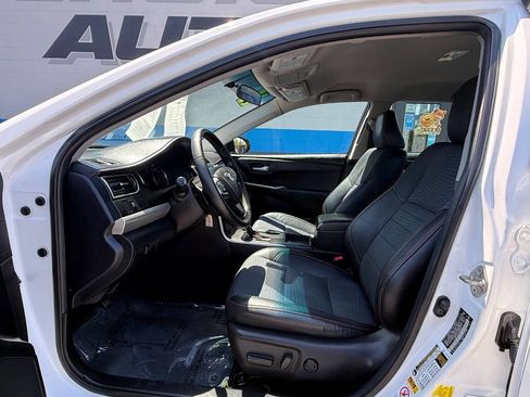 Used 2015 Toyota Camry SE FWD image 9