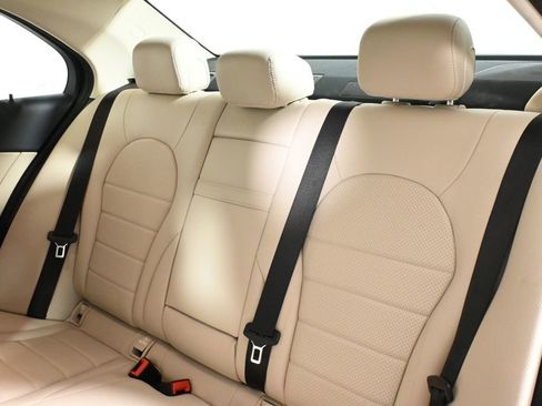 Used 2019 Mercedes-Benz C 300 4MATIC Sedan image 4