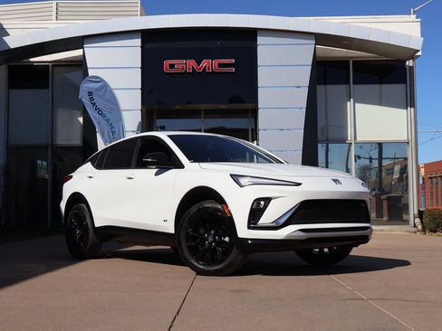 Used 2025 Buick Envista Sport Touring image 1