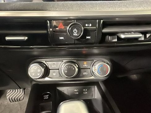 Used 2025 Nissan Kicks SV FWD image 21