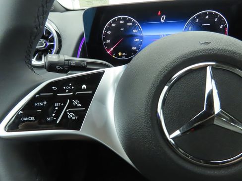 Certified 2025 Mercedes-Benz GLB 250 image 11