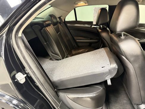 Used 2018 Chrysler 300 Touring L image 18