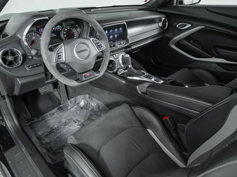 Used 2022 Chevrolet Camaro SS RWD image 9