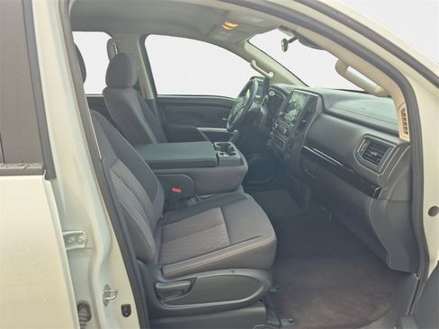 Used 2023 Nissan Titan SV image 18