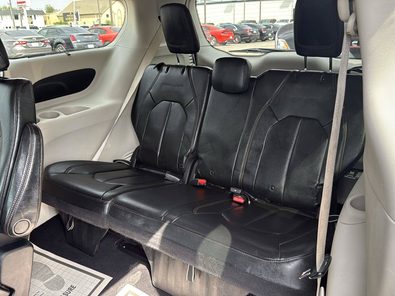 Used 2020 Chrysler Pacifica Touring-L FWD image 17