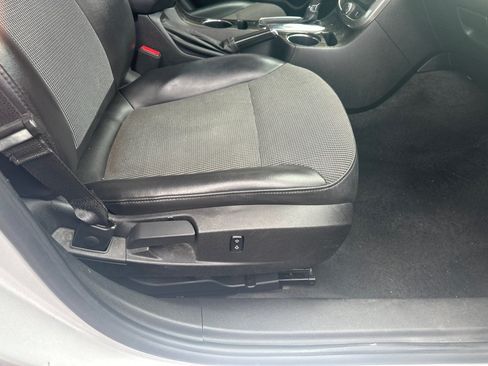 Used 2016 Chevrolet Malibu LT FWD image 10
