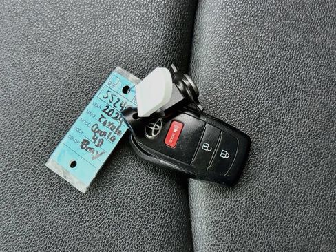Used 2024 Toyota Corolla Cross XLE AWD/4WD image 30