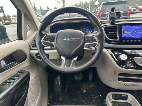 Used 2017 Chrysler Pacifica Touring-L Plus image 7