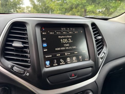 Used 2017 Jeep Cherokee Trailhawk image 28