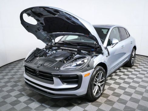 Used 2026 Porsche Macan AWD/4WD image 32