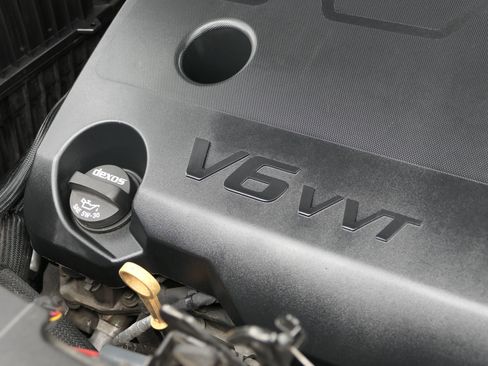 Used 2021 Chevrolet Traverse LS FWD image 29