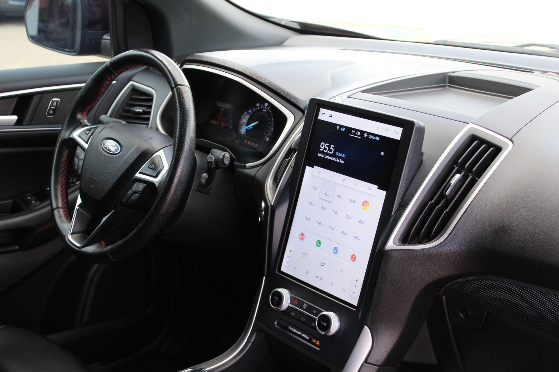 Used 2021 Ford Edge ST-Line FWD image 16