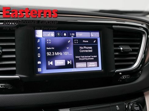 Used 2023 Chrysler Voyager LX image 19