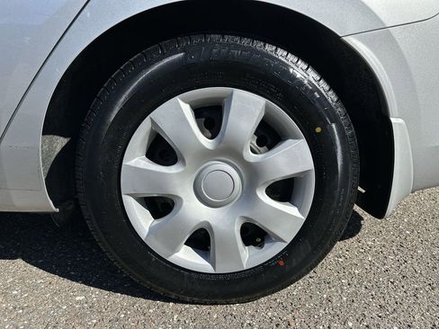 Used 2021 Nissan Versa S image 32