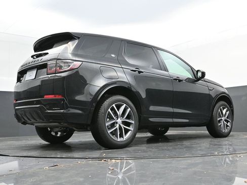 Used 2025 Land Rover Discovery Sport Dynamic SE image 32