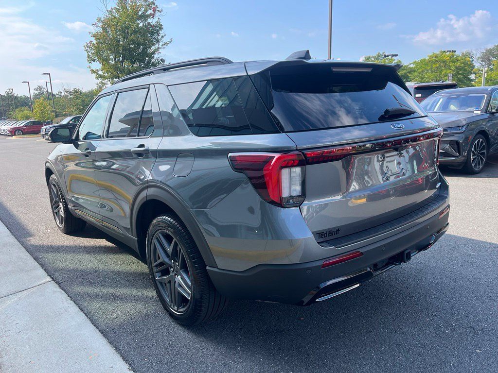 Certified 2025 Ford Explorer ST-Line w/ ST-Line Street Pack AWD/4WD image 7