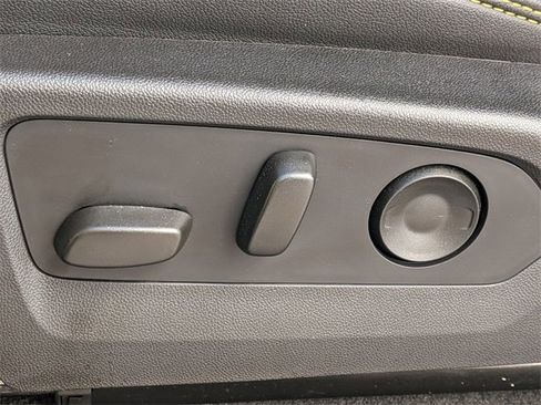 Used 2024 Chevrolet Colorado ZR2 w/ ZR2 Convenience Package III image 17