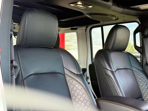 Used 2022 Jeep Wrangler Unlimited Sahara AWD/4WD image 36