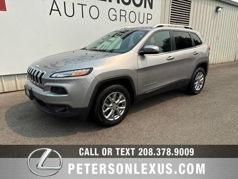Used 2018 Jeep Cherokee Latitude Plus FWD image 8