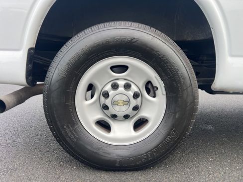 Used 2024 Chevrolet Express 2500 w/ Driver Convenience Package image 5