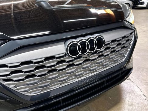 Certified 2024 Audi Q8 e-tron Premium Plus w/ Premium Plus Package AWD/4WD image 30