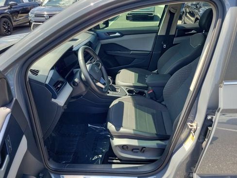 Used 2023 Volkswagen Taos SE w/ Panoramic Sunroof Package FWD image 17
