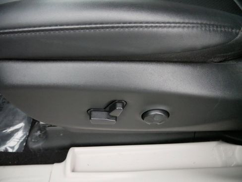 Used 2024 Chrysler Pacifica Touring-L image 20