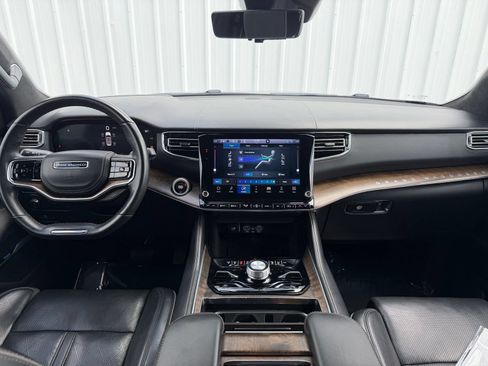 Used 2022 Jeep Grand Wagoneer Series II AWD/4WD image 12
