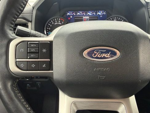 Used 2024 Ford Expedition XLT image 11