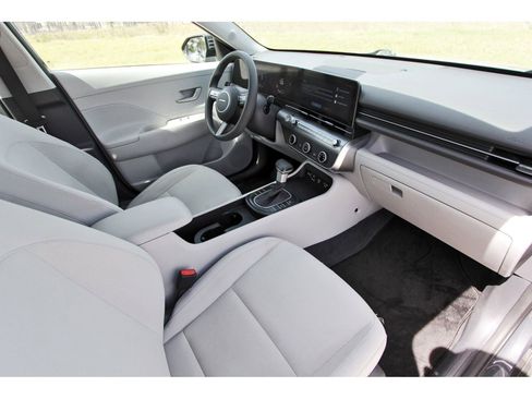 Used 2024 Hyundai Kona SE image 28