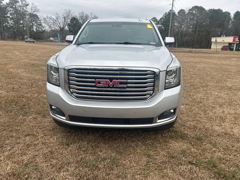Used 2020 GMC Yukon XL SLT w/ Premium Edition image 3