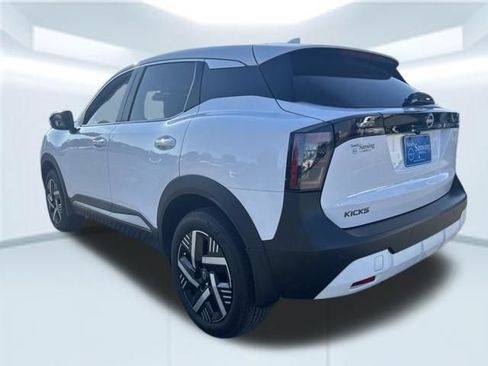 Used 2025 Nissan Kicks SV FWD image 8