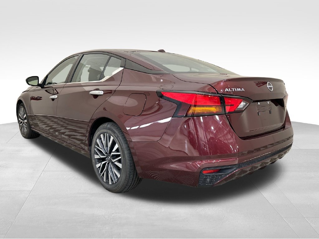 Used 2024 Nissan Altima 2.5 SV FWD image 3