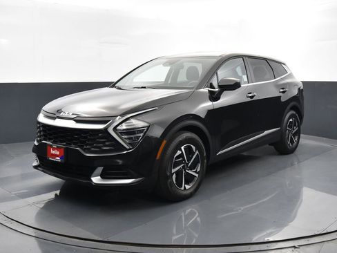 Used 2025 Kia Sportage LX image 7