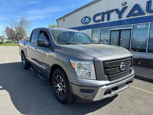 Used 2021 Nissan Titan SV w/ SV Convenience Package image 2