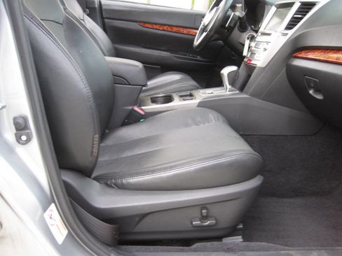 Used 2011 Subaru Outback 3.6R Limited image 26