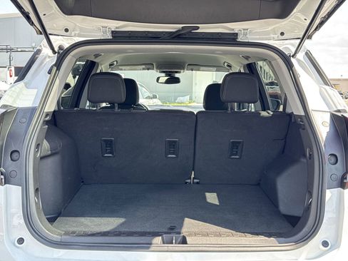 Used 2024 GMC Terrain SLE w/ Driver Convenience Package image 31