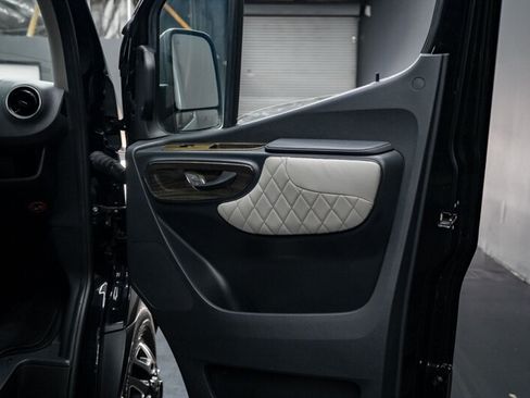 Used 2022 Mercedes-Benz Sprinter 3500 image 34