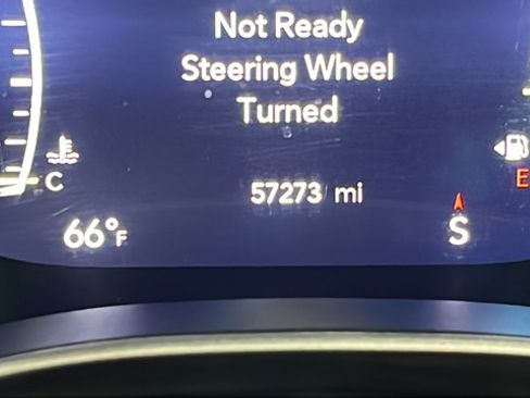 Used 2023 Chrysler Pacifica Touring-L FWD image 10