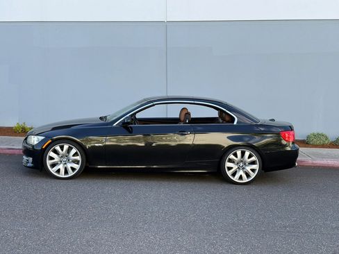 Used 2011 BMW 335i Convertible RWD image 3