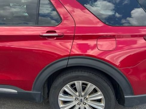 Used 2020 Ford Explorer Limited RWD image 2