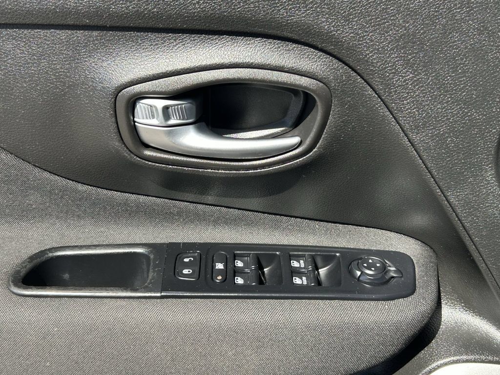 Used 2019 Jeep Renegade Sport w/ Sport Appearance Group AWD/4WD image 21