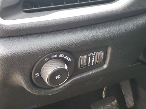 New 2026 Chrysler Pacifica Select image 13