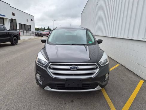 Used 2017 Ford Escape SE FWD image 2